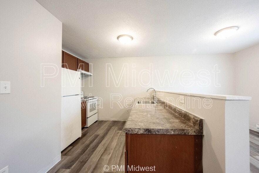 Building Photo - 622 N Linwood Ave