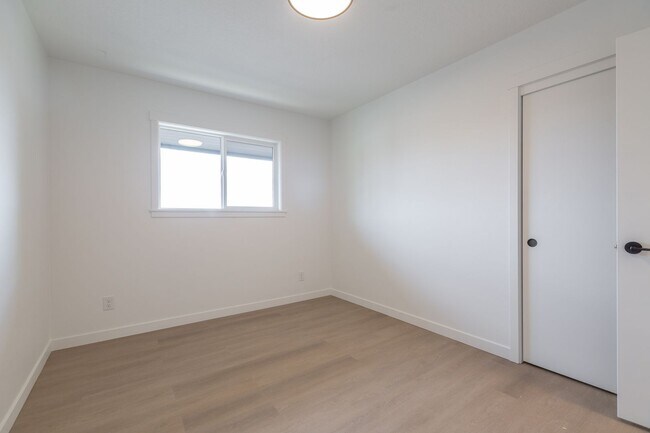 Building Photo - Crowne Pointe Apartment Homes