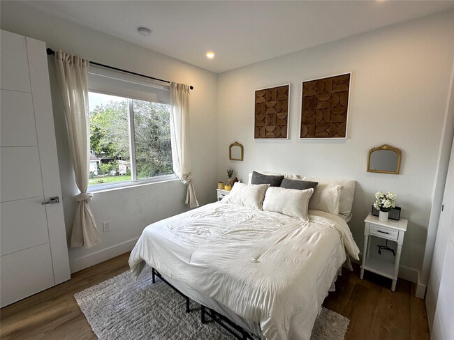 Building Photo - 2109 SW 18th Ave