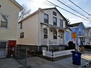 Building Photo - 4 Bed / 2 Bath Single Family Home