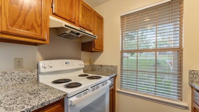 Building Photo - "Cozy 3-Bedroom Fayetteville Home with Mod...