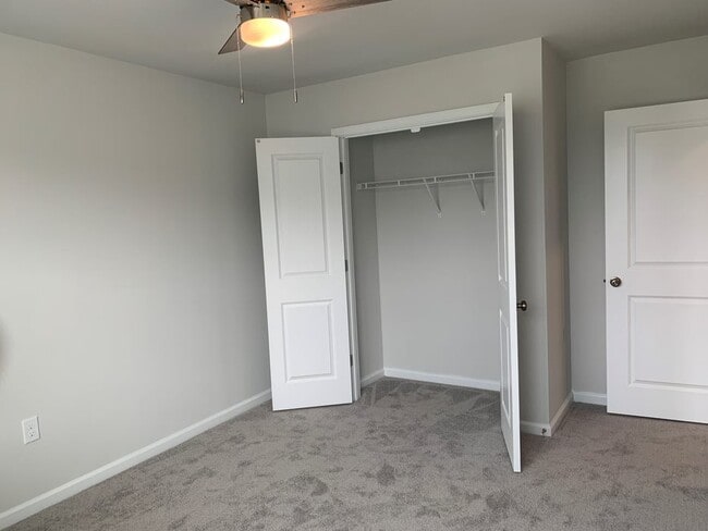 Building Photo - 609 Tova Fls Dr