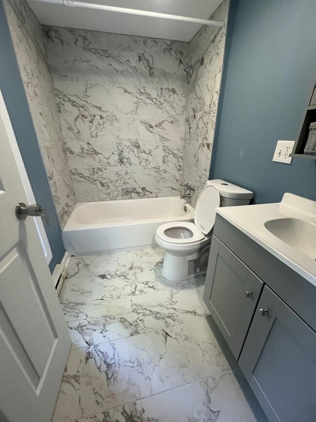 Building Photo - Newly Renovated 2 Bed/1 Bath Single Family...