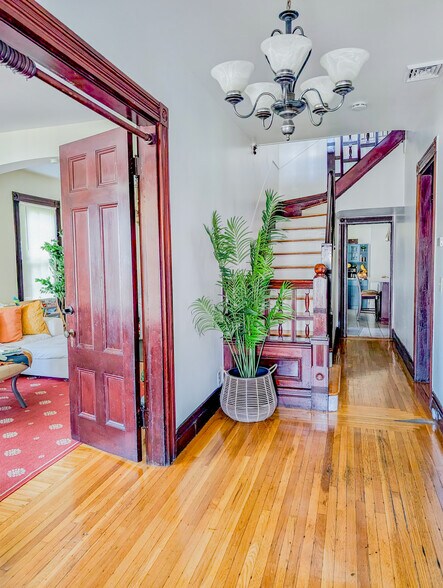 Primary Photo - 15 Rosseter St