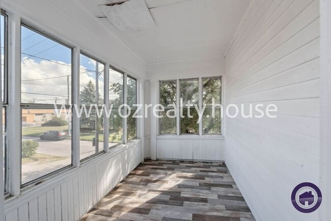 Building Photo - 1016 Mallet St