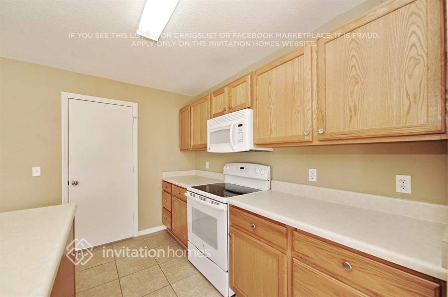 Building Photo - 947 Brenton Leaf Dr