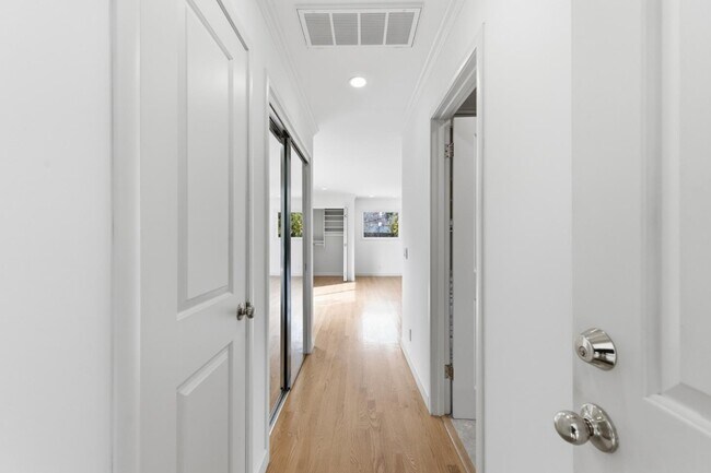 Building Photo - 8 Patricia Pl