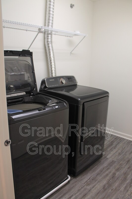 Building Photo - 7106 Country Club Hills Dr