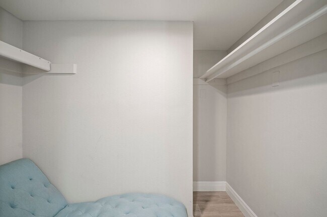 Building Photo - Nicely Renovated 2 bedrooms 2 bathrooms Co...