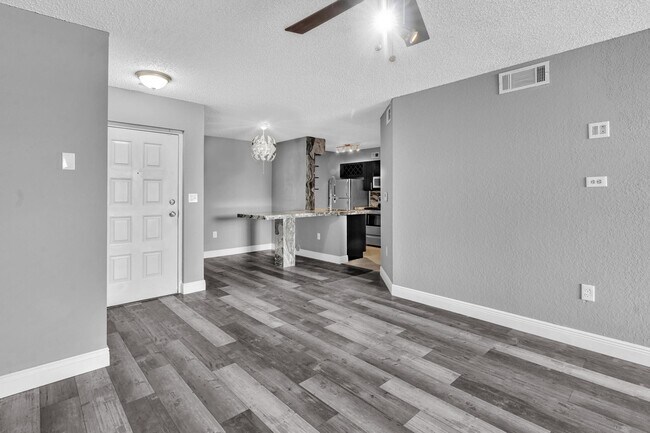 Building Photo - 2820 N Oakland Forest Dr