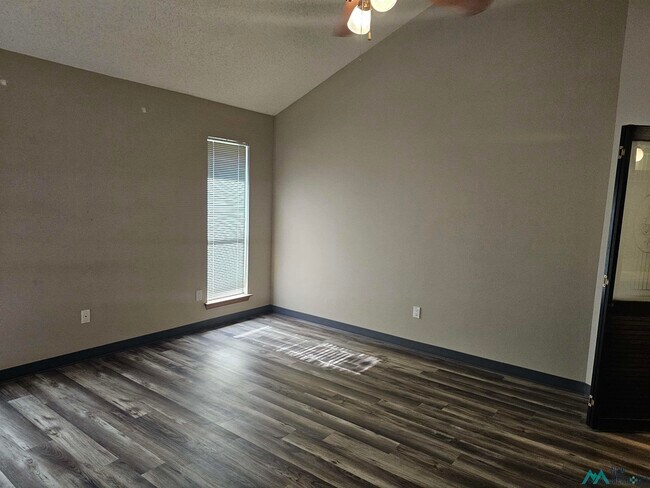 Building Photo - 3705 Ben Crenshaw Cir
