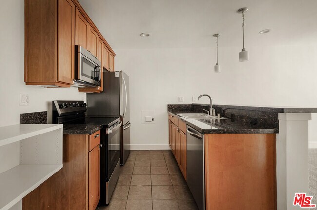 Building Photo - 10982 Roebling Ave