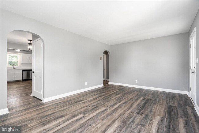 Building Photo - 303 Miles Rd