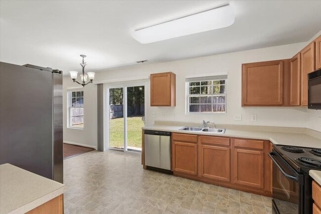 Building Photo - ***Coming Soon!!!***Spacious and Move-In R...