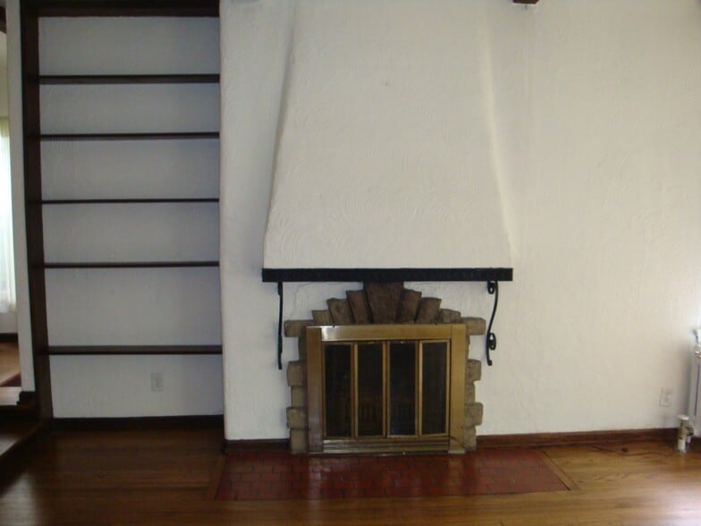 Book Shelf and Faux Fireplace - 2206 E Stratford Ct