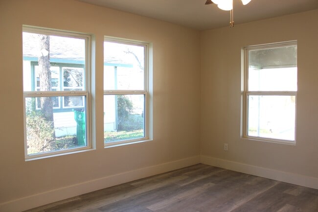 Building Photo - 1038 Green St