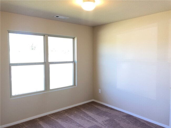 Building Photo - 602 W Pittsfield