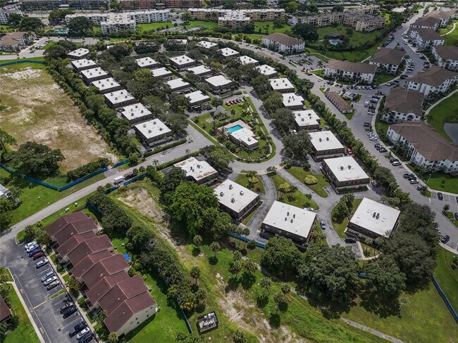 Building Photo - 9390 SW 61st Way