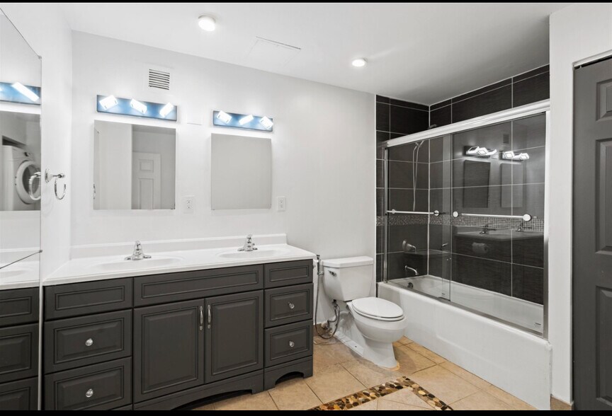 Building Photo - 1 Greene St