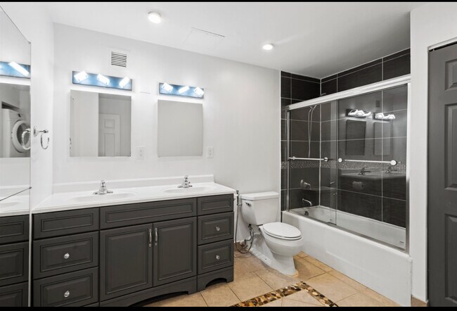 Building Photo - 1 Greene St