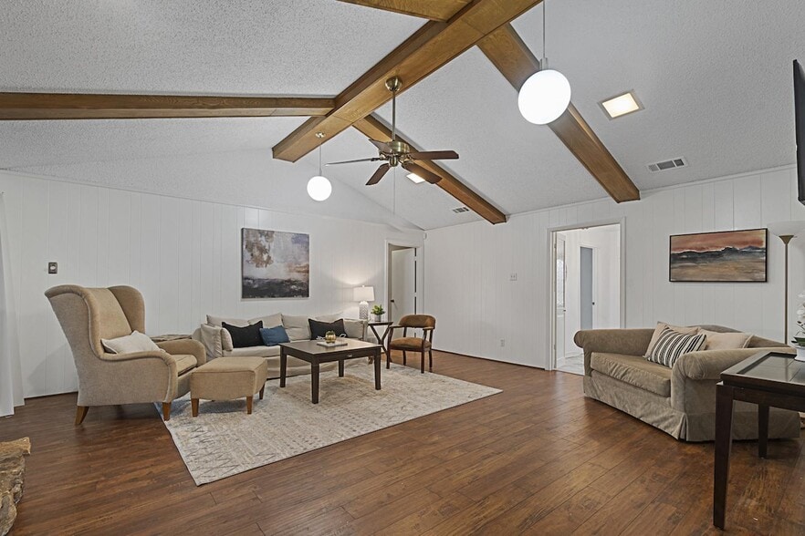 Primary Photo - 1108 Waterview Ln