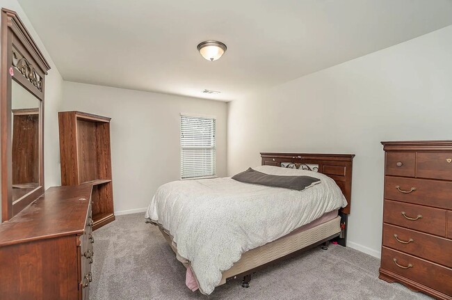Building Photo - Beautiful 5-Bedroom Home in Brixworth Neighborhood with 2 Community Swimming Pools & Walking Trails