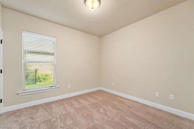 Building Photo - 782 Serpentine Dr