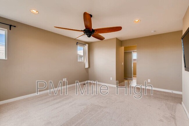Building Photo - 10057 Quintero St