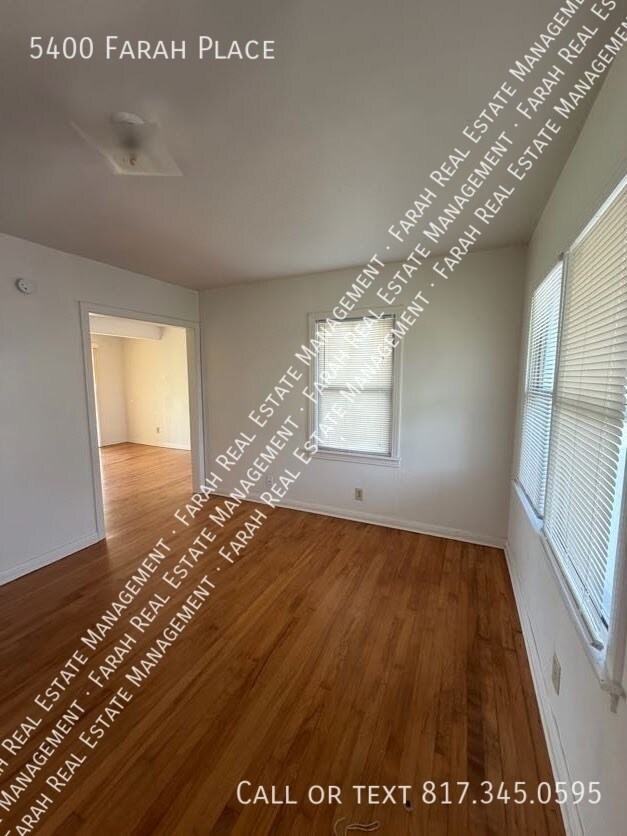 Building Photo - 5400 Farah Pl
