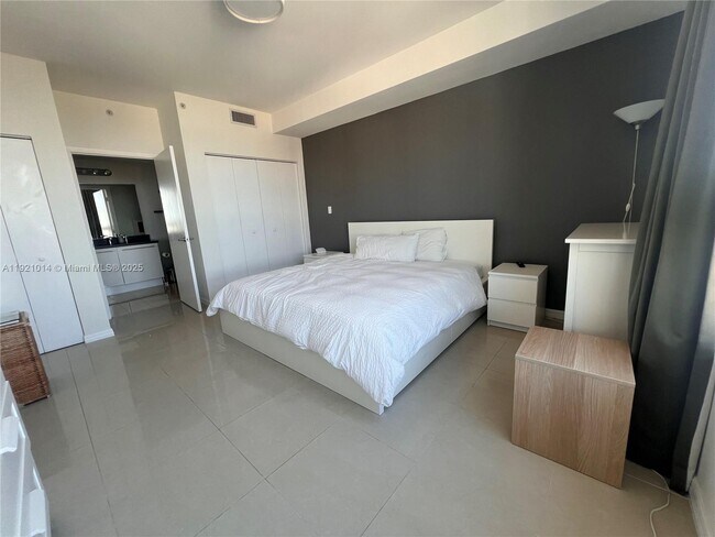 Building Photo - 90 SW 3rd St