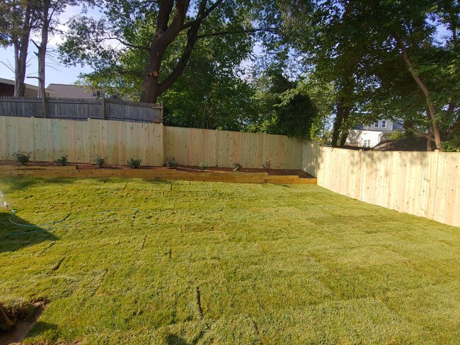 Building Photo - 2510 Jamaica Dr