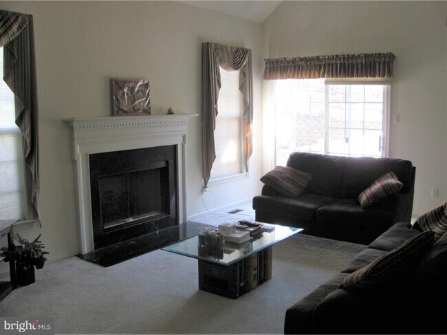 Building Photo - 218 Silverbell Ct