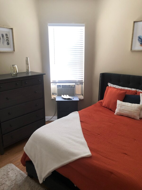 Building Photo - 6630 S Ingleside Ave