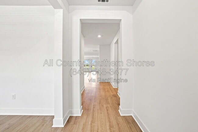 Building Photo - 3084 Claredon St