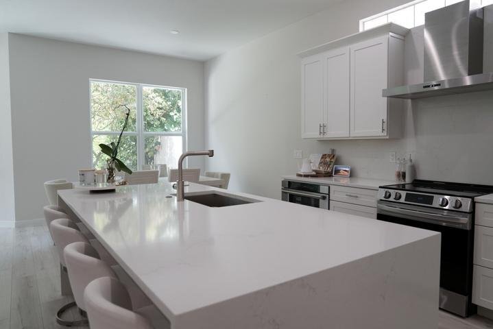 Building Photo - 5725 Via De La Plata Cir
