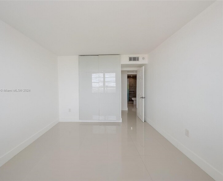 Building Photo - 2851 NE 183rd St