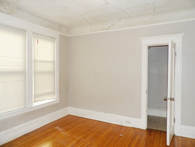 Building Photo - 3 Bedroom Lower Level Duplex - South Minneapolis