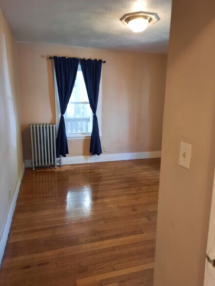 Building Photo - 1455 River St