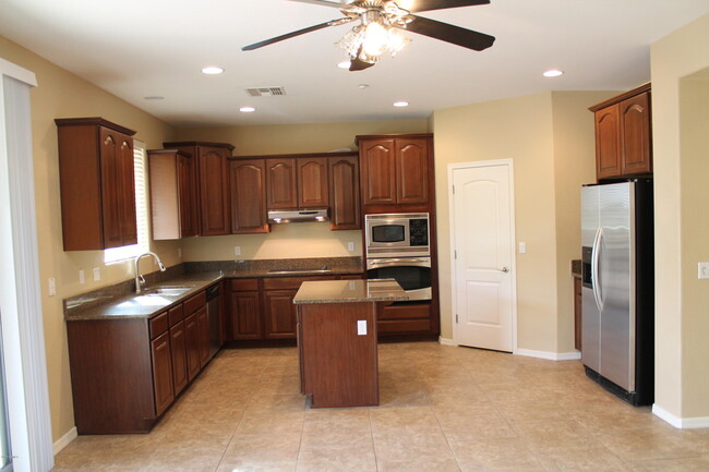 Building Photo - 9059 W Red Fox Rd