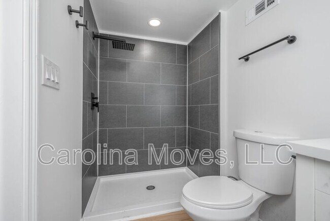 Building Photo - 10 Valley View Dr