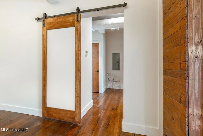 Building Photo - 301 S Toulme St