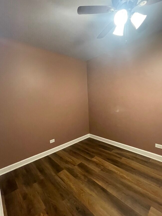 Building Photo - 533 Darlene Ln