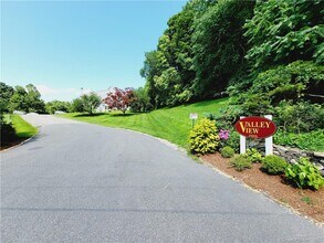 Building Photo - 96 Valley Dr