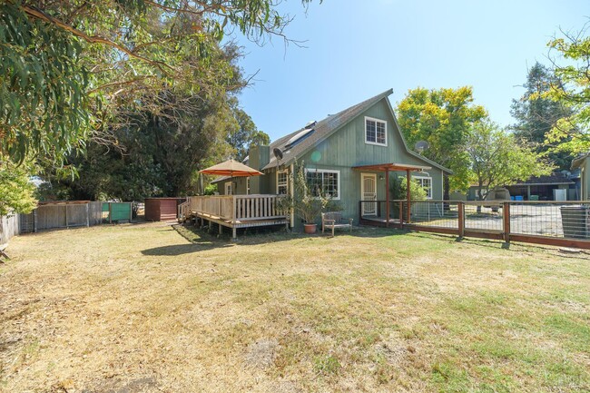 Building Photo - 9527 Old Redwood Hwy N