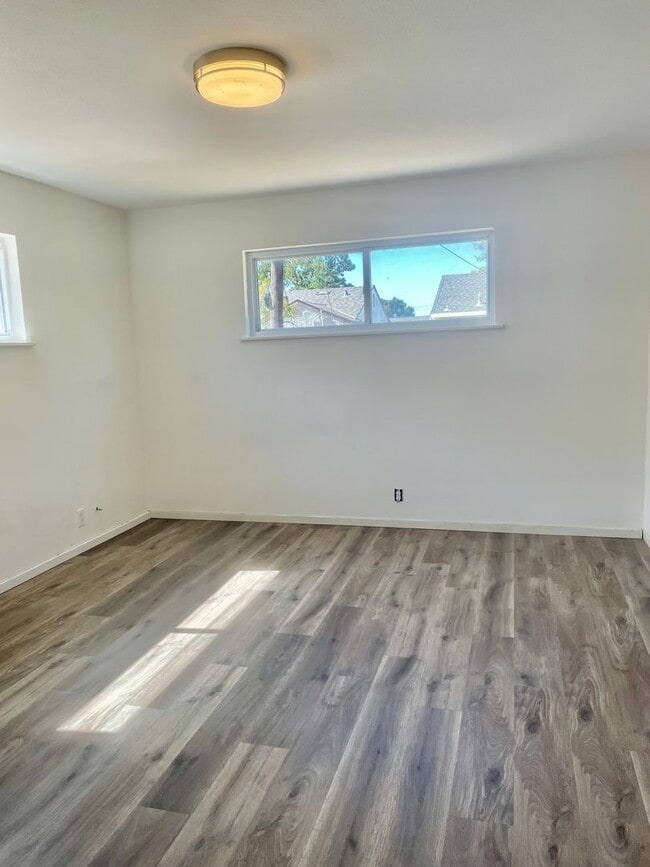 Building Photo - New central heat and air !