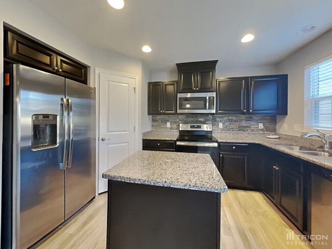 Building Photo - 2902 Cherry Point Ln