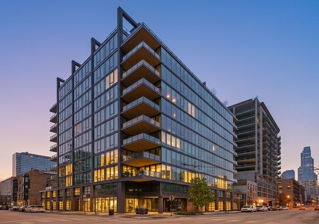 Building Photo - 366 W Superior St