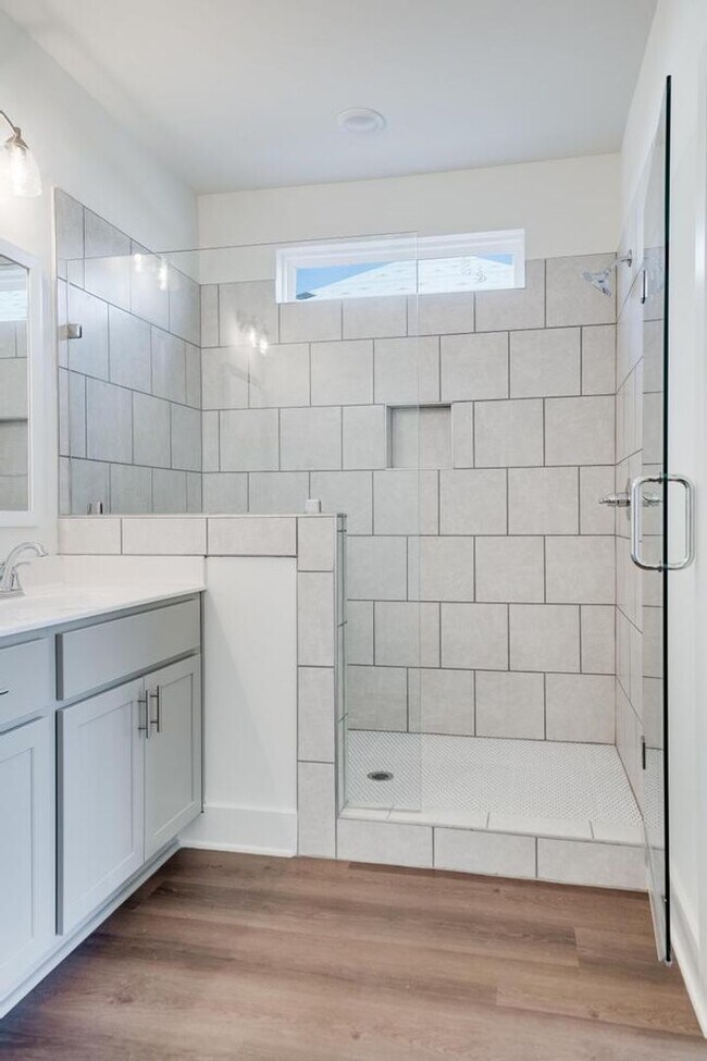 Building Photo - Primary bedroom on main level with bonus l...