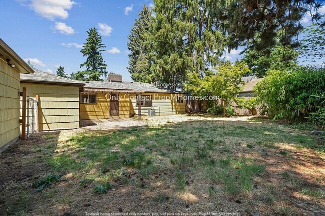Building Photo - Charming Three Bedroom in Woodstock Neighborhood!