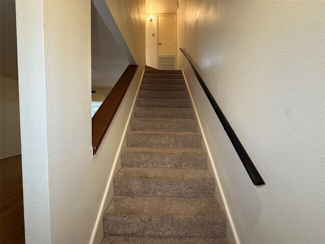 Building Photo - 1629 S Kirkwood Rd